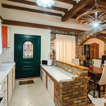 Casa Pierina - Traditional Hébergement de vacances Lefkimi